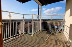 Balcony (suite)