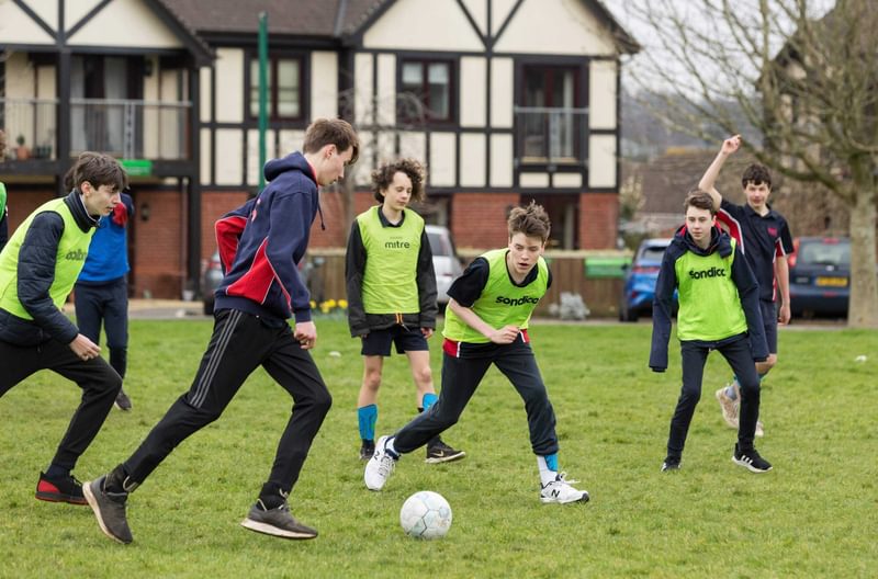 20220301 SMT Harry Football 16