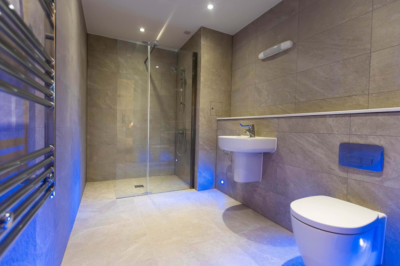 Millstream en-suite shower room