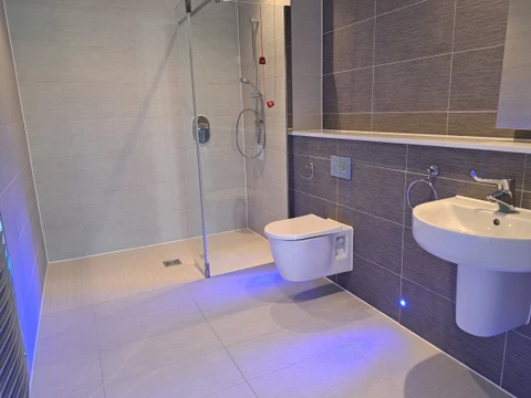 12 Brookmead shower room, the Chocolate Quarter