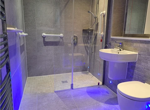 Shower room, 32 River House, The Chocolate Quarter