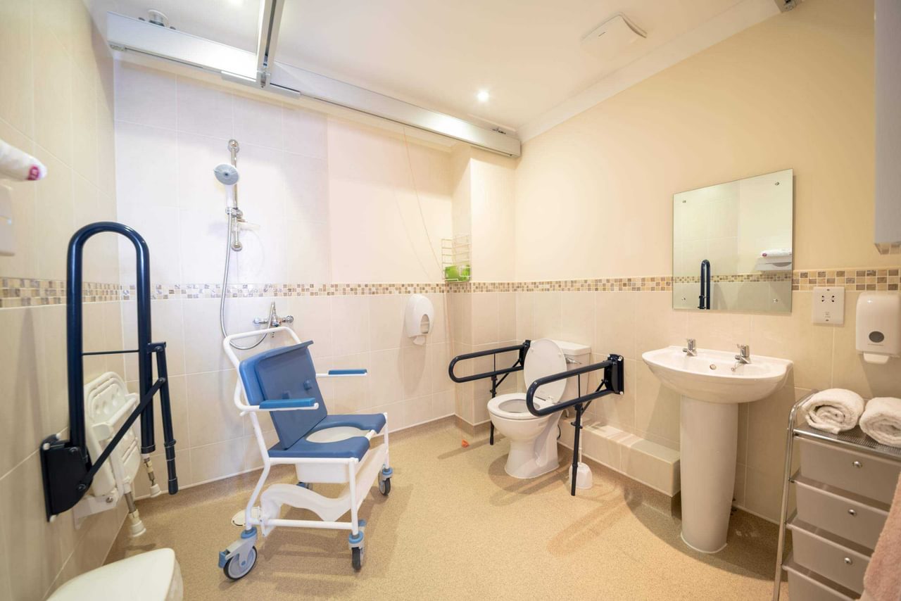 En-suite bathroom (suite)