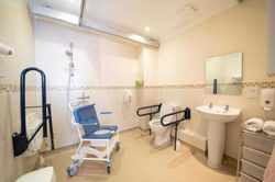 En-suite bathroom (suite)