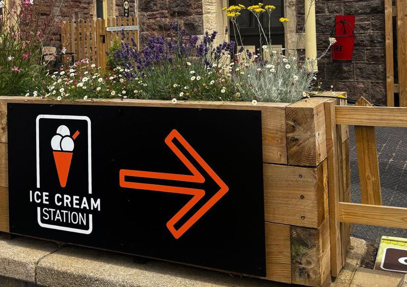 Pullman cafe ice cream station